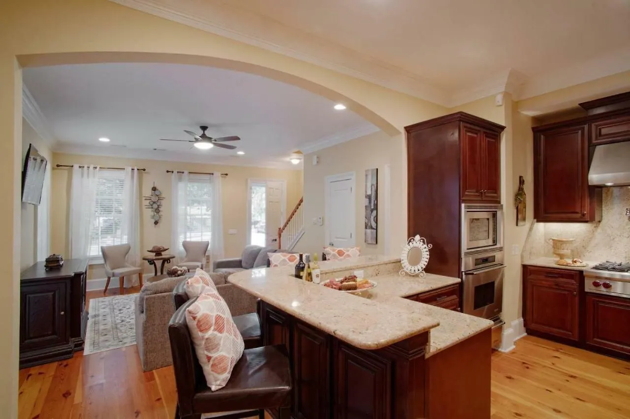 Holiday home Beautiful 3Bed Townhome In Historic Downtown Savannah